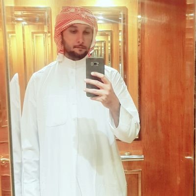 پیسہ انسان کو اوپر لے جا سکتا ہے،
لیکن انسان پیسہ اوپر نہیں لے جا سکتا