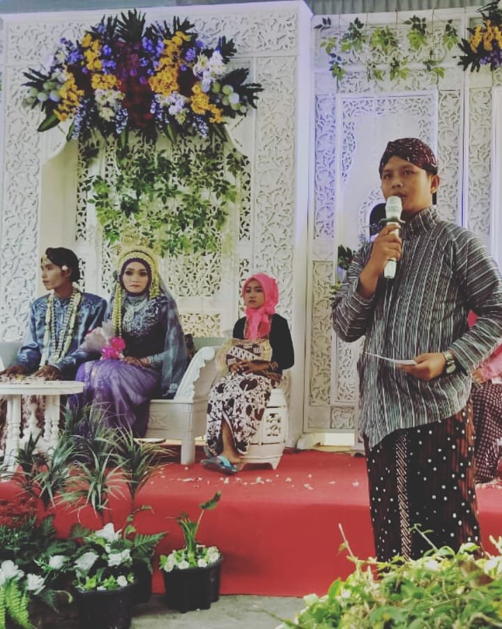 Part of @ekamas49 | Pendidikan Bahasa Jawa UNY 2013 @PBD_A2013 | @himajawauny | Sesarengan Nguri-Uri kabudayan Jawi