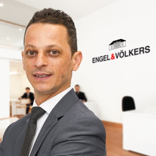 Agente Inmobiliario en Prestigiosa Inmobiliaria Angel&Volkers
Real Estate Agent at Prestigious
Real Estate Angel & Volkers