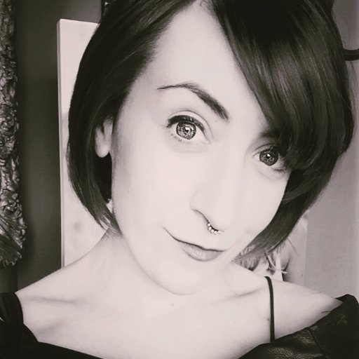 Twitch music streamer, poet, moon goddess.