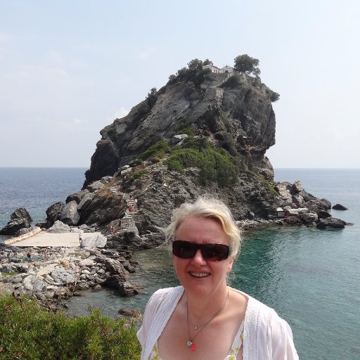 FarnhamMand's profile picture. Collapse aware Mother/Wife/Gardener/Food lover/Traveller