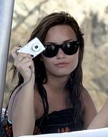 Ask Demi ;)

BG By @DisneyBGs s2'