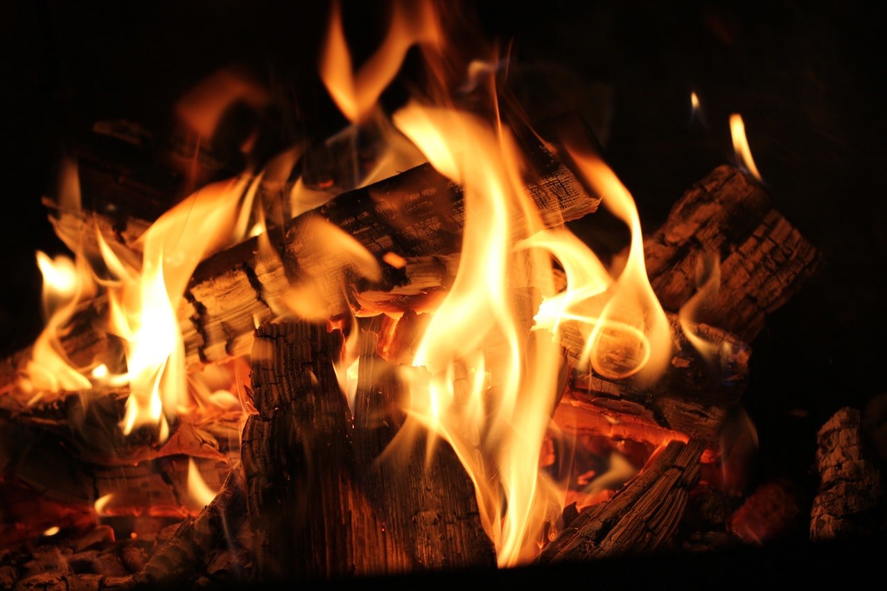 Buy quality Firewood, Gas, Logs and Coal online from your local family run merchants. We offer competitive rates and free delivery to most areas.