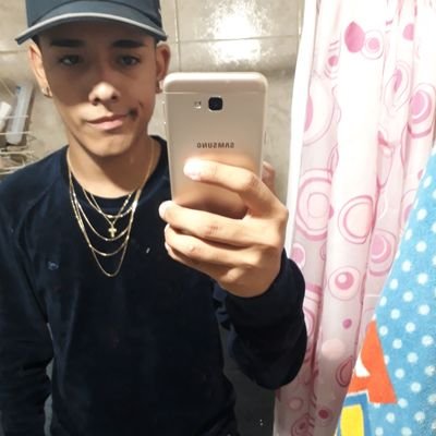 Analiaychero's profile picture. ...