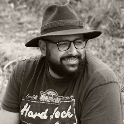Fotógrafo , camarógrafo y disque periodista. Co-fundador y creativo de Nuri Pipol