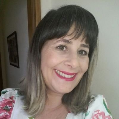 Advogada e Licenciada em  Letras, Apaixonada pela vida e por desafios. Deus sempre no comando.