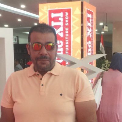 usama ismail انا مصرى وضميرى صاحى ومش سياسى و بحارب علشان بلدى تحلى وترجع لعظمتها بدل ما نغنى ( ظلموه ) .مصر