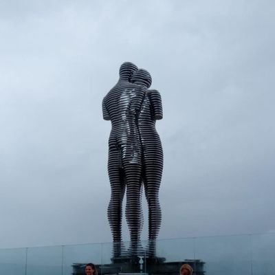 ylm00's profile picture. sevdiğin herşey en sevdiklerim oldu;aylı geceler,papatyalar,içkiler...