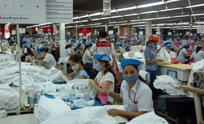 The crew of the largest clothes in vietnam are the largest clothes to operate on the world's face