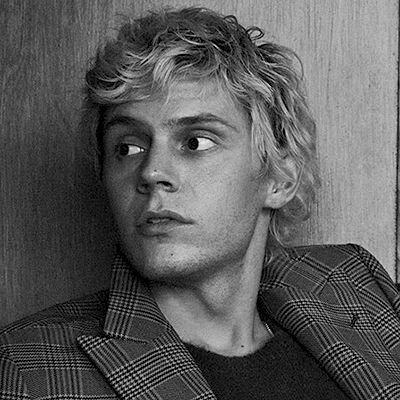 Your daily dose of pictures, gifs and videos of Evan Peters. Fan account. Main acc: @loveIypeters.