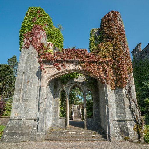 The spiritual home of Clan Donald. Stunning estate on the Isle of Skye with gardens, castle ruin, Museum of the Isles, gift shop, cafe and holiday cottages.