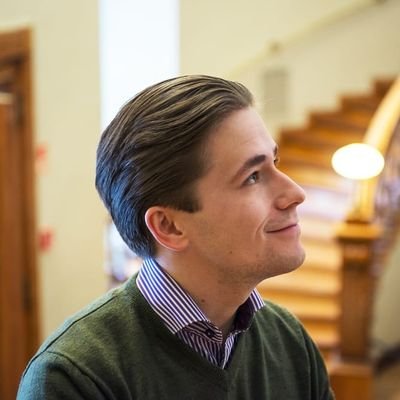 AlexisVartia's profile picture. Juristi, elokuvaintoilija ja ex-paljasjalkainen turkulainen. Kokoomuksen eduskuntaryhmän sote-asiantuntija.