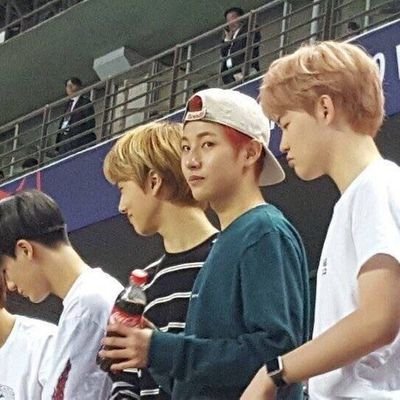 elidezh's profile picture. прост что я здесь делаю, не могу понять, ало