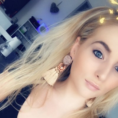 juliej6215's profile picture. 