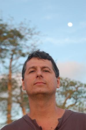 Professor, Geógrafo, Comunicador e Documentarista. Membro do Grupo Humanas.