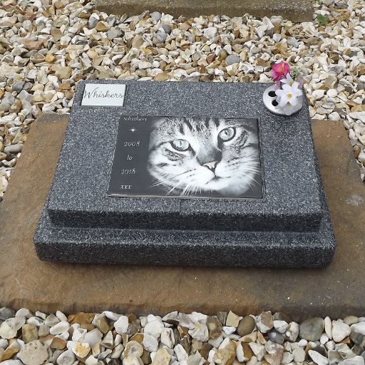 We offer a range of Bespoke Pet Memorials & Ashes Caskets that can be personalised so you can always remember your beloved pet. Designed for indoor or outdoors