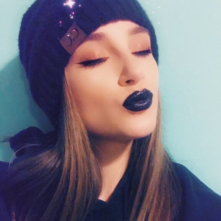 aliciacolson2's profile picture. watch yourself.