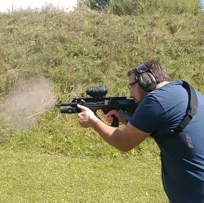 Robiwan82's profile picture. Auto- UND Klimaticketbesitzer. 
IT-affiner Sportschütze mit „leicht“ sarkastischen Tendenzen und Hang zur Veranschaulichung durch Übertreibung.