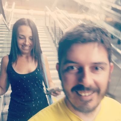 me encanta el fútbol(REAL BETIS BALOMPIE). la tecnología, y viajar cuando se puede con mofli