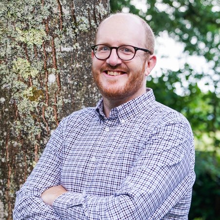 Freelance graphic and print designer with 20 years of experience in consumer magazines, branding and marketing. Founder of comics website Pipedream Comics