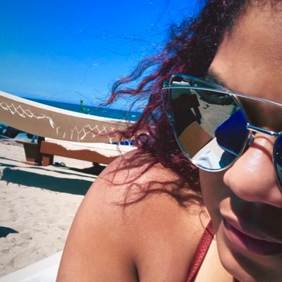 Passionate, Determined, World Traveler. City girl with a country ❤ 👻 & Instagram: @Uniquececi
