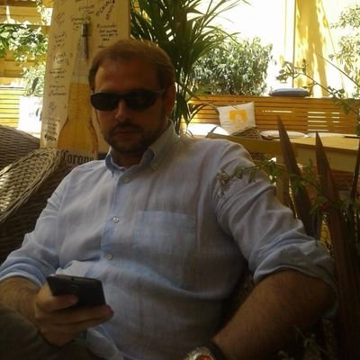 MaxColognesi's profile picture. Mi occupo di affari legali e governativi, amo leggere, viaggiare e il buon bere. Anche se a volte uso Twitter per lavoro, questo è il mio profilo personale.