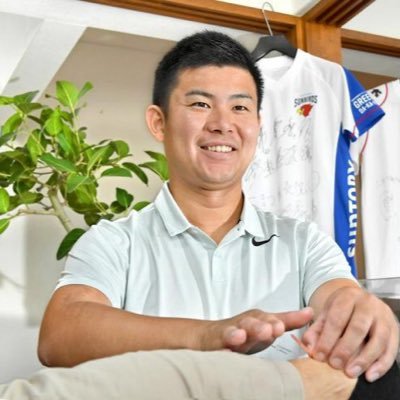高知にあるスポーツ専門鍼灸院 // 各スポーツのトレーナーを担当 // プロ野球・Vリーグ・陸上実業団・競泳チーム等多種目に関わる // 高知・四国でのスポーツ医療の充実を目指し高知で開業 // トレーナー×鍼灸師としての目線で情報を発信中
