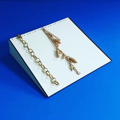 Fabrica de expositores de madeira e acrílico para vitrine.
11-99919-5096 Whatsapp