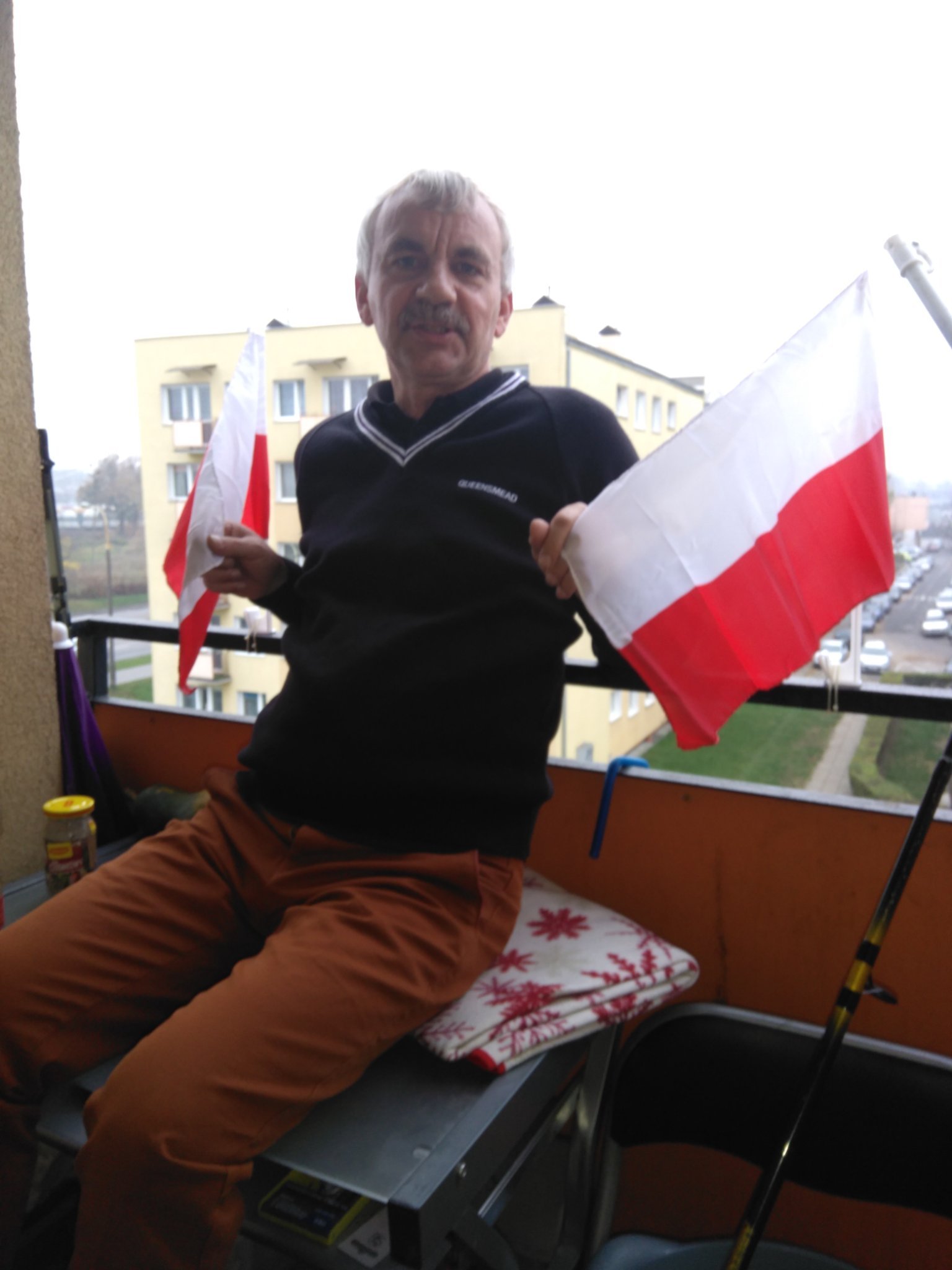 Wstydu rumieniec zalewa mi twarz ,łza Polska powiekę mi zrasza ,że ciągle plują na Polskę ,a nikt Polski nie przeprasza.