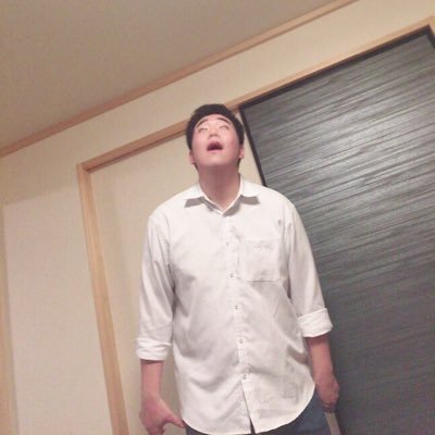 我孫中→県柏軽音部元部長→都留文科大/社学/現社→梨大教職大学院→千葉県公立高校教員 デブのギター弾き、ベースも弾く。ベイスファンです。