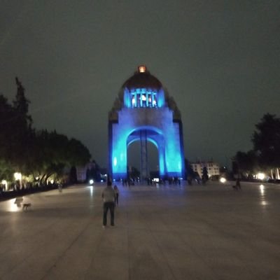 BiciAmigosCDMX's profile picture. Nada mejor que la ciudad de noche.