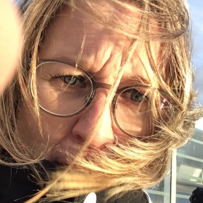 Robin mielestä olen täydellinen vaimo. Muuten PhD väitöskirjatutkija musiikkikasvatuksessa Jyväskylän yliopistossa. Lyydia saa mut liikkeelle🐶