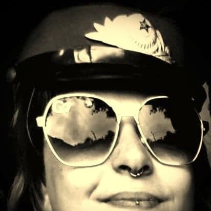 LiliumMarximum's profile picture. Radfem matérialiste, communiste marxiste. Critique du genre. Anticapitaliste. Pas d'étalage d'oppressions personnelles pour justifier mes positions politiques.