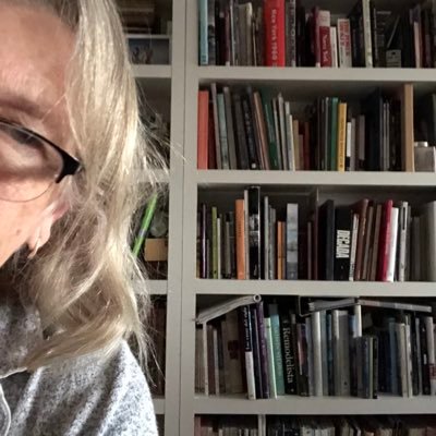 elisbezek's profile picture. 