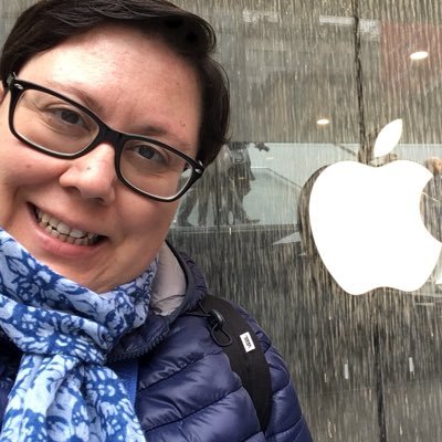 Informatica - Web designer 💻 Passione per Windows e MacOs, Android e iOS 📲 Lover of cats , travels and books 😻 🧳 📚