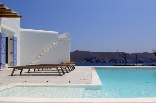 Villa Aesara is a magnificent private Villa brilliantly located just a top one of Mykonos’s most pristine and well kept beaches.