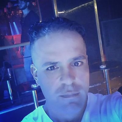 EkremTorunolu3's profile picture. Karanlık Çökünce Sokaginiza Köşede  Ben Varım Unutamazsın