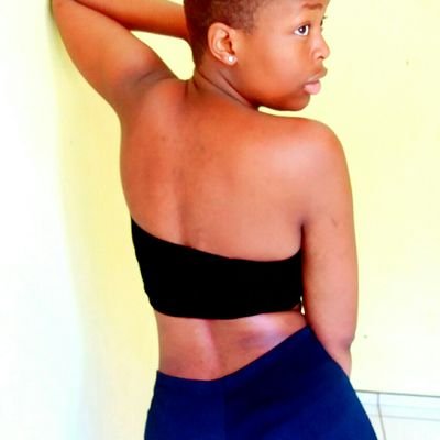 19🌍
Food Lover🍲
Fashion Addict👠
Daddy's Girl❤
Lipstick Lover👄
