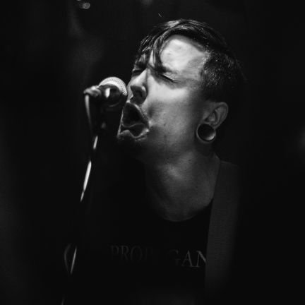 I like punk rock and skateboards.
Bassist in @heysluggersopp @thehighdives @foxrunband
