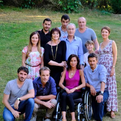 Réalisée depuis 1992 par Joël Santoni, Une Famille Formidable raconte les aventures de la famille Beaumont. La série est diffusée sur @TF1.