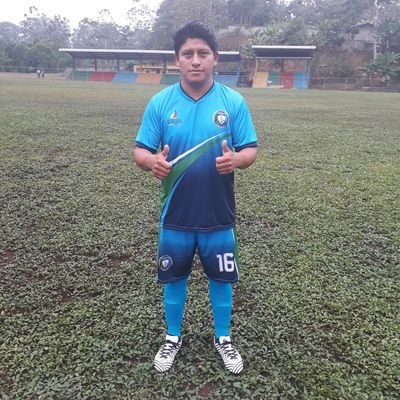 ECUATORIANO.
Barcelonista de corazón.
 DE SANTA ELENA , colonche. Apasionado del fútbol