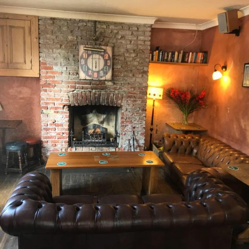 Great food, booze and a cosy atmosphere. Come for the incredible roasts and stay for the live muisc and quiz night! Open for lunch too! #LGBTQ+