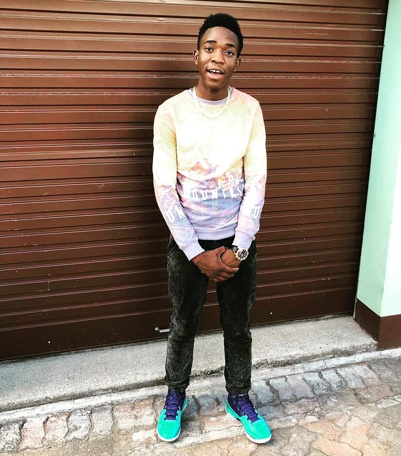 🖌️Young Artist🖌️
#lowkey is what I need#
...Music lover....
A calm mind is the best alternative to solve problems