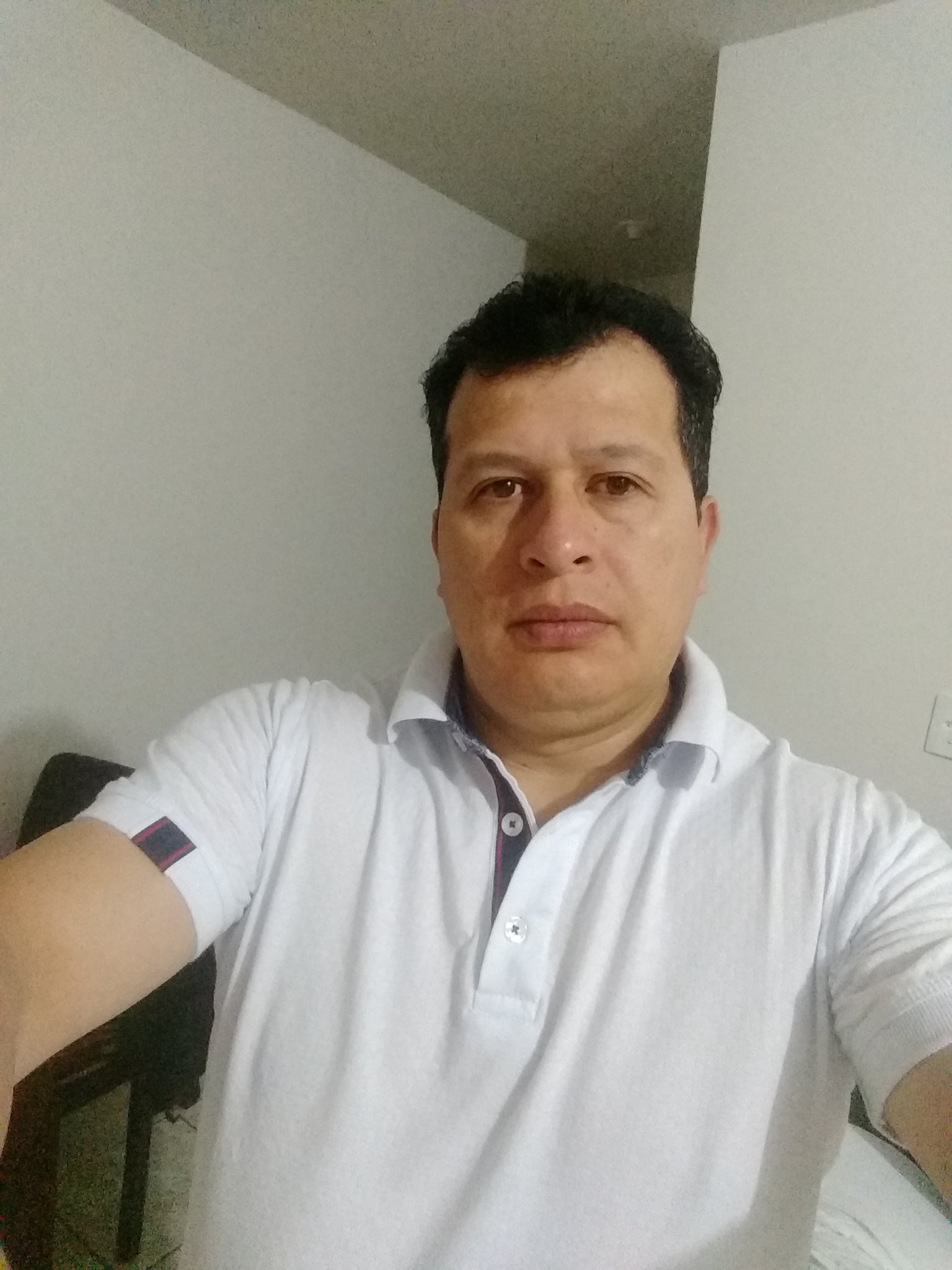 escobardirceu41's profile picture. Viver pra amar o próximo