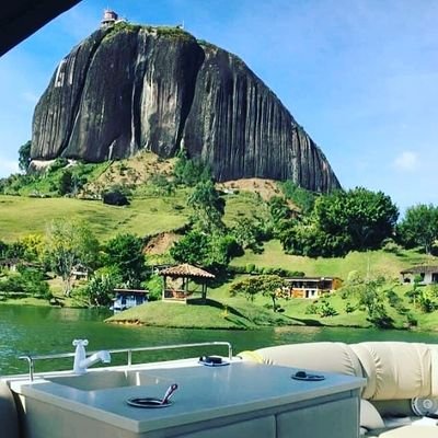 GUATAPE COLOMBIA 🏞️🌎🇨🇴🌿🌲
Hermoso Lugar en el mundo🌿