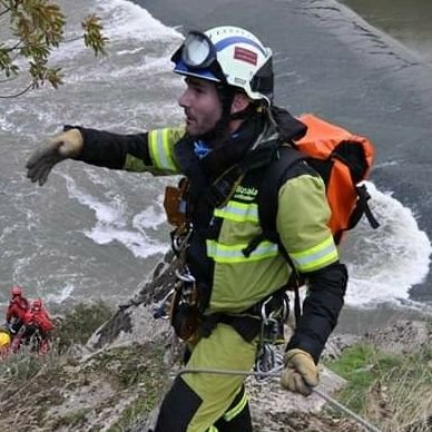 #Bombero de profesion.
#Guia #aegm Media #Montaña y #Barrancos.
There is a driving force more powerful than steam,electricity and atomic energy: THE HUMAN WILL