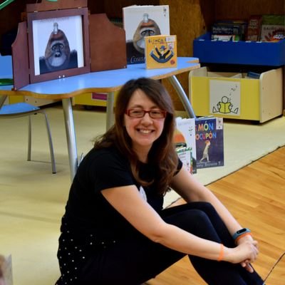 Bibliotecaria en el barrio con más personalidad del mundo y farera en otra vida.