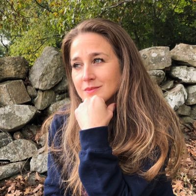I am a Health Coach who helps women who struggle with weight, energy and digestion by teaching strategies that will give results that are sustainable for life.