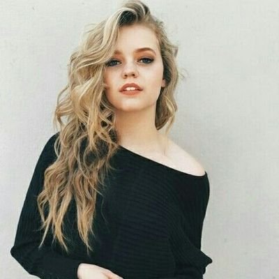 CVTEGIRL_'s profile picture. You're a joke, you're the worst teacher I've ever had !