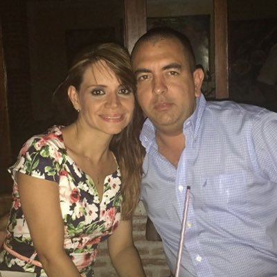 Mujer apasiona por Dios, esposa y mama feliz y orgullosa